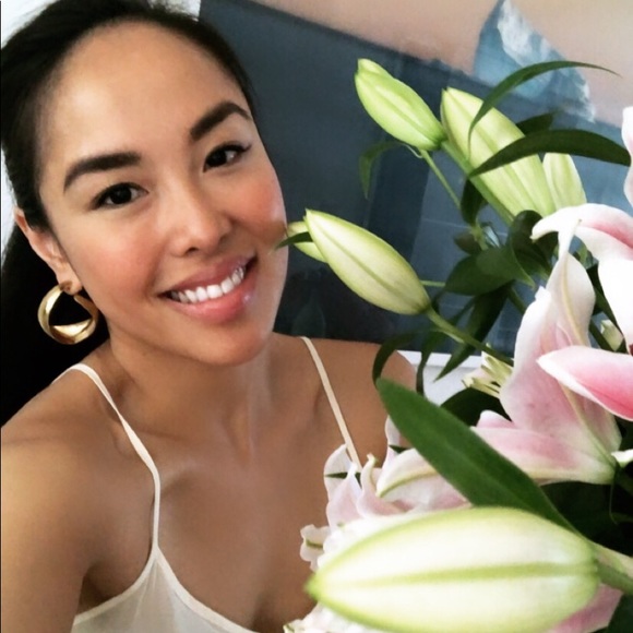 Meet your Posher, Vickie - Picture 2 of 4